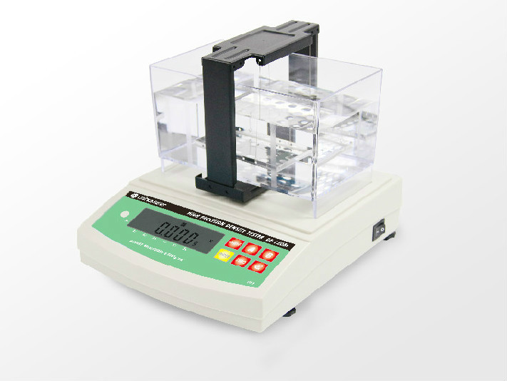 多功能固體密度測試儀DE-120M密度精度達(dá)萬分之一，裝配Free Flip免掀蓋精密一體成型鋁合金測量平臺，透明水槽。測量精度更高、操作更簡便、更快速、更人性化，更符合新材料實(shí)驗(yàn)室作業(yè)規(guī)范。